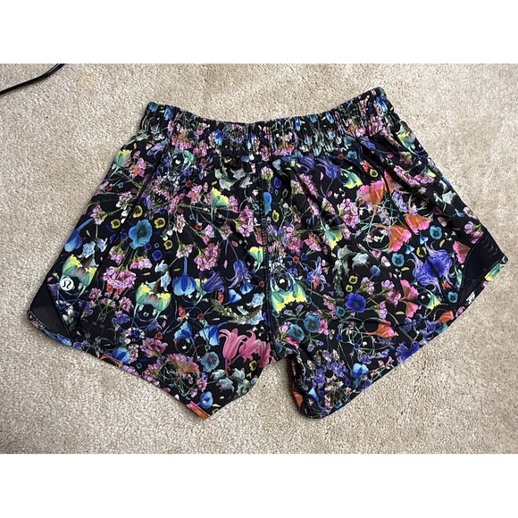 Size 6 (Small) Lululemon Shorts Floral Print Mesh Detail (Flaw, See Pics) - Picture 2 of 8